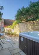 Primary image Luxury 1 bed Cottage With hot tub and log Burner