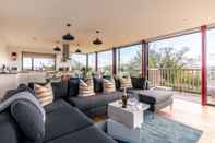Lain-lain Modern 5 Bedroom Home With Garden Panoramic Views