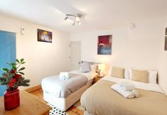 Others 2 Beautiful 3-bed House in Chatham