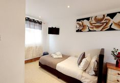 Others 4 Beautiful 3-bed House in Chatham