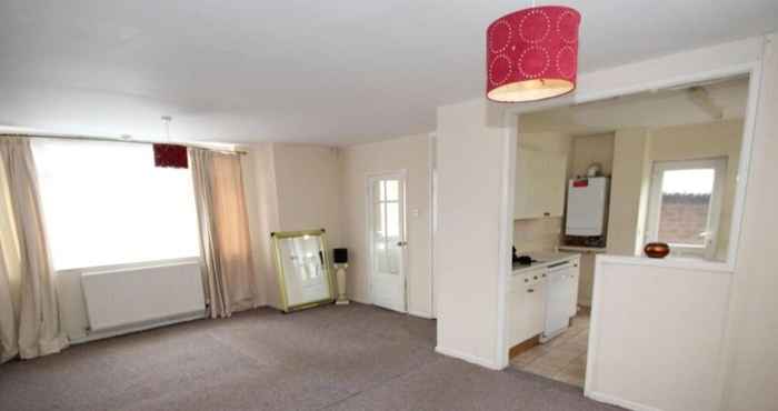 Others Inviting 5-bed House in Stockport Bramhall