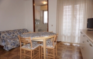 Lainnya 5 Three-room Apartment a Stones Throw From the sea for 5 by Beahost Rentals