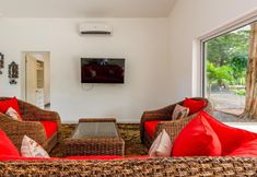 Others 7 House and Apartment With Private Pool - Walk to Beach