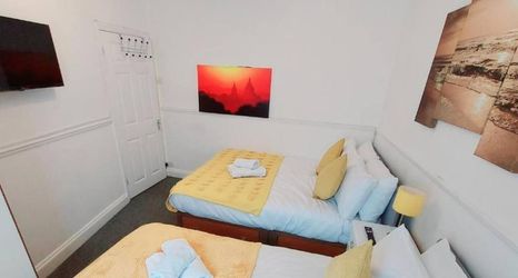 Others 2 Gilling Villa Remarkable 4-bed House in Gillingham