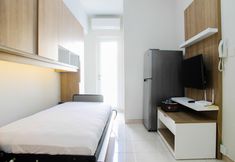 기타 6 2BR with Sofa Bed at Springlake Summarecon Apartment