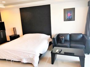 Others 4 Platinum Suites, Thepprasit Road - Large top Floor Studio