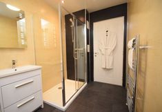 Others 2 Rosedene Highland House - Emperor Studio Apartment 3