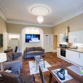 Room 1 Rosedene Highland House - Emperor Apartment 2, Hotel Taman Bellfield