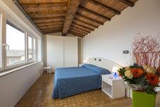 기타 Astonish Cathedral View