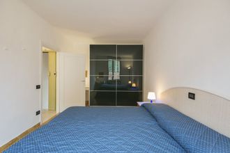 기타 4 Astonish Cathedral View