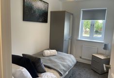 Others 2 Beautiful 3-bed House in Derby With Parking