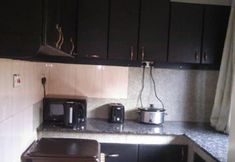 기타 6 Captivating 4-bed House in Kampala