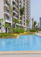 Imej utama Comfortable Studio With Pool View At Sky House Bsd Apartment