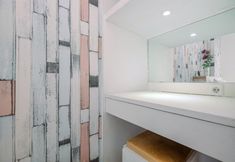 Khác 4 Warm And Cozy 2Br At Low Floor Bassura City Apartment