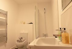 Others 7 Livestay - 3 bed Apt With Balcony Near Heathrow