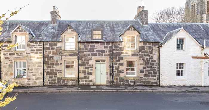 Others Charming Cardoon Cottage in Beautiful Village