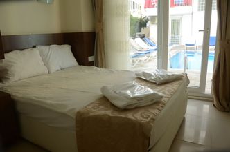 其他 4 Honor A Pansiyon Side