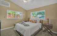 Others 4 Recently Renovated Paradise W/ Private Pool! Close To Everything! 2 Bedroom Home by Redawning