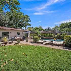 Primary image1Recently Renovated Paradise W/ Private Pool! Close To Everything! 2 Bedroom Home by RedAwning,Fort Lauderdale別墅