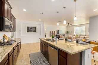 Lain-lain 4 Modern Queen Creek Home! Culdesac With a Fire Pit! Dog Friendly! by Redawning