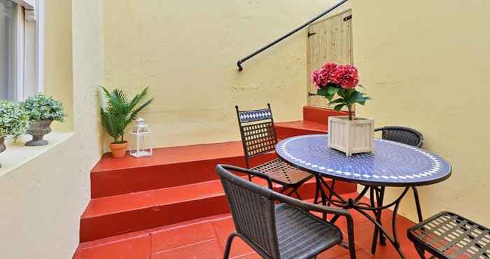 อื่นๆ New Seaside Patio Private Patio Stones Throw From the Seafront