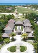 Imej utama Dramatic Luxury Villa With Golf and Ocean View Walking Distance From the Beach