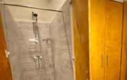 Others 4 Yellow House - Deluxe Double Room With Bunk bed in Porto