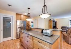 Others 5 22MBR - Hot Tub - Wi-Fi - BBQ - Pets OK - Sleeps 8