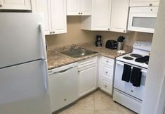 Others 3 114 Fully Furnished 1BR Suite-Prime Location! by RedAwning