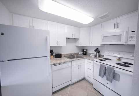 Others 125 Fully Furnished 1BR Suite-prime Location! by Redawning