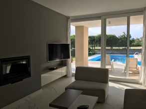 Others 4 Beautiful Modern Villa In Isola Albarella