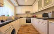 Lainnya 4 Nice 3-bed House in Farnham Royal Slough