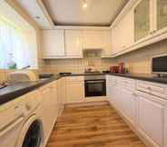 Lain-lain 4 Nice 3-bed House in Farnham Royal Slough