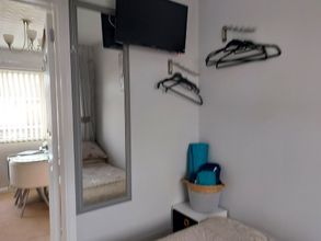 Others 4 1st Floor Hillview 2 Bedroomed Central Location