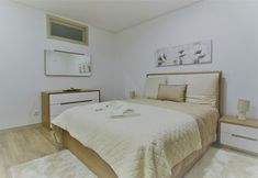 Others 5 Imperial Apartment