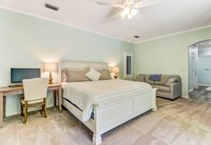 Others 7 Dog Friendly Home Includes Beach Access and Bike Free to Use during Stay by RedAwning