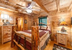 其他 3 Moose Tracks 3 Bedroom Cabin by RedAwning