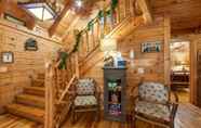 อื่นๆ 2 Moose Tracks 3 Bedroom Cabin by Redawning