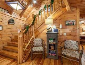 อื่นๆ 2 Moose Tracks 3 Bedroom Cabin by Redawning