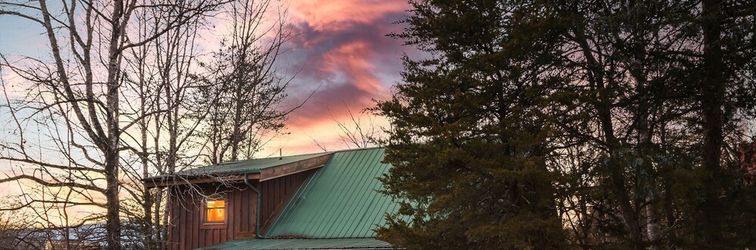 其他 Moose Tracks 3 Bedroom Cabin by RedAwning