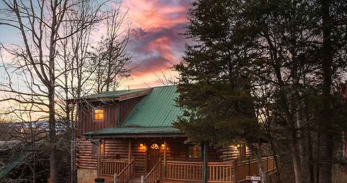 อื่นๆ Moose Tracks 3 Bedroom Cabin by Redawning