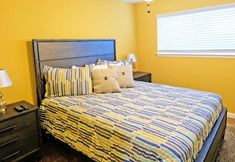 Others 3 4Bdrms 2Bath 6Beds - Med-Center MM-Park