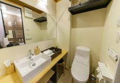 Others 2 Yadoya Suzume