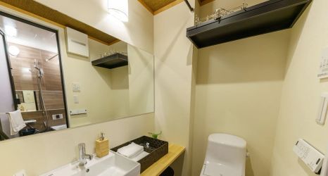 Others 2 Yadoya Suzume