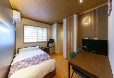 Others 3 Yadoya Suzume