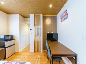 Others 4 Yadoya Suzume