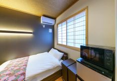 Others 5 Yadoya Suzume