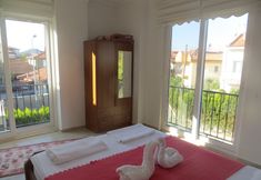 Others 6 Villasevval-sleeps8-pool-bbq-ac-neartown