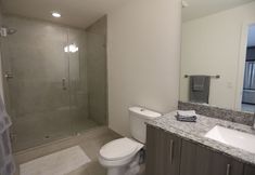 Others 7 King Bed Full Service Apt