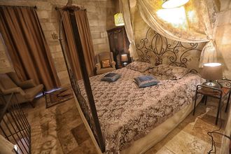 Khác 4 King Apart by Travellers